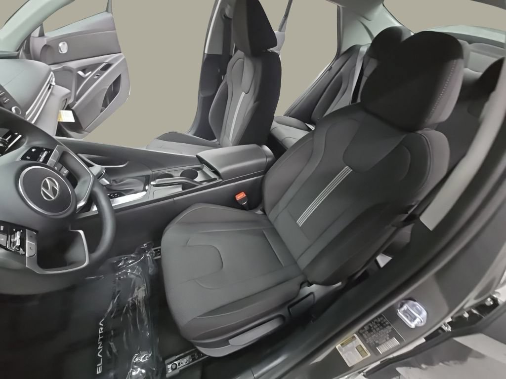 New 2026 Hyundai Elantra SE FWD image 14