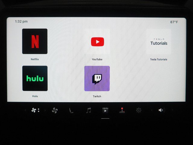 Used 2026 Tesla Model Y Long Range RWD image 28