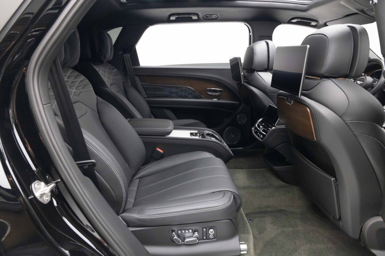 Used 2023 Bentley Bentayga Extended Wheelbase AWD/4WD image 40