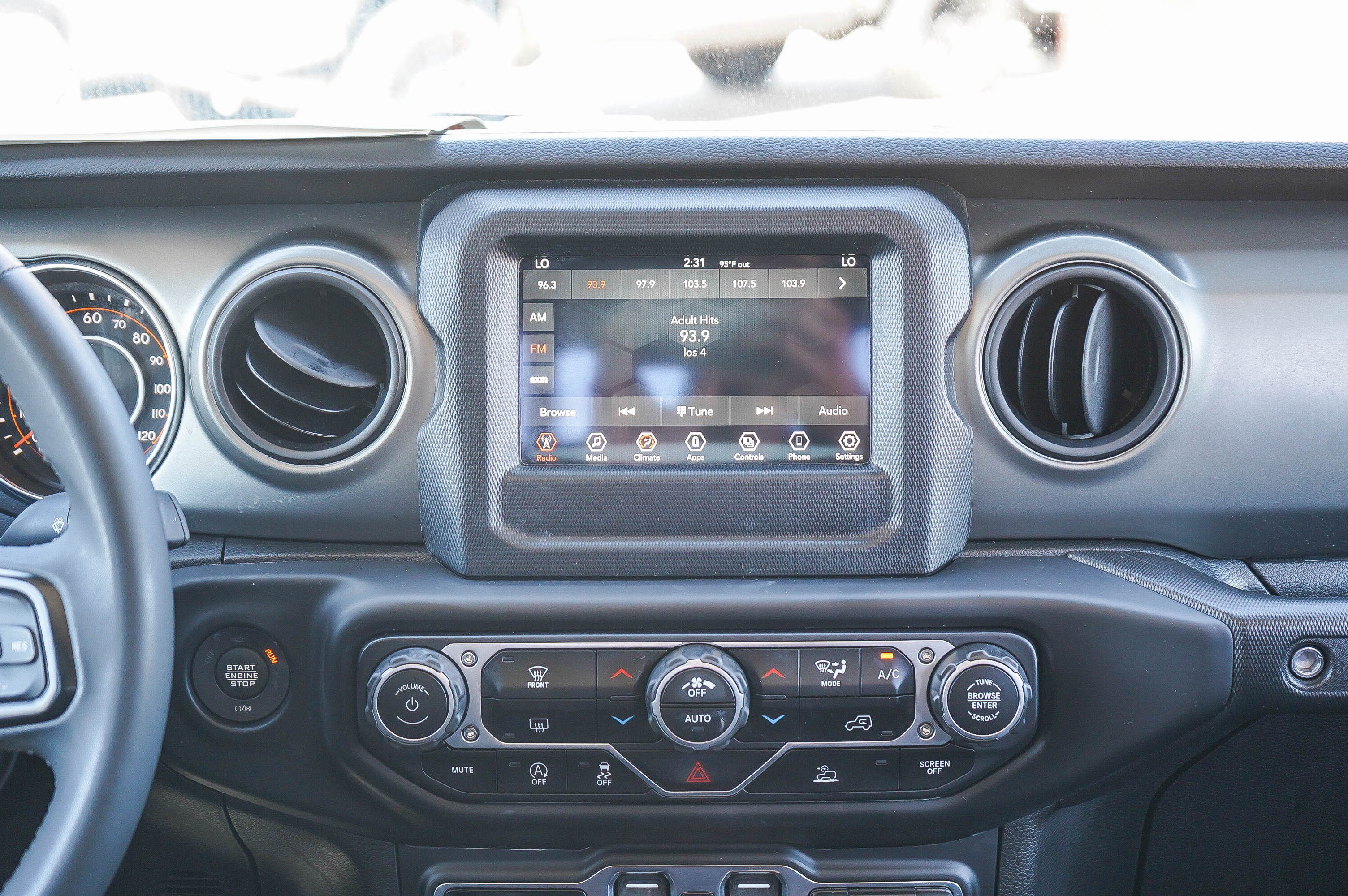 Used 2023 Jeep Gladiator Sport AWD/4WD image 16