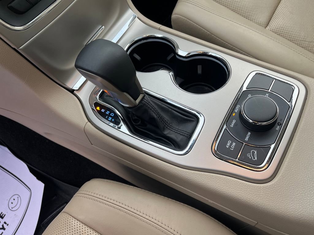 Used 2017 Jeep Grand Cherokee Limited w/ Luxury Group II image 26