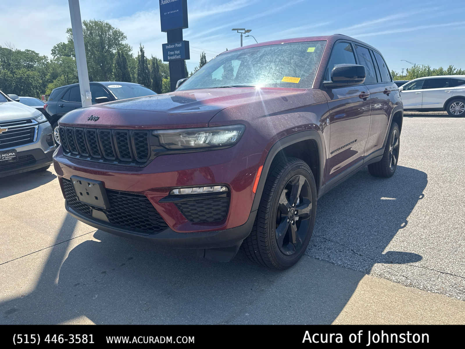 Used 2023 Jeep Grand Cherokee Limited w/ Black Appearance Package AWD/4WD image 1