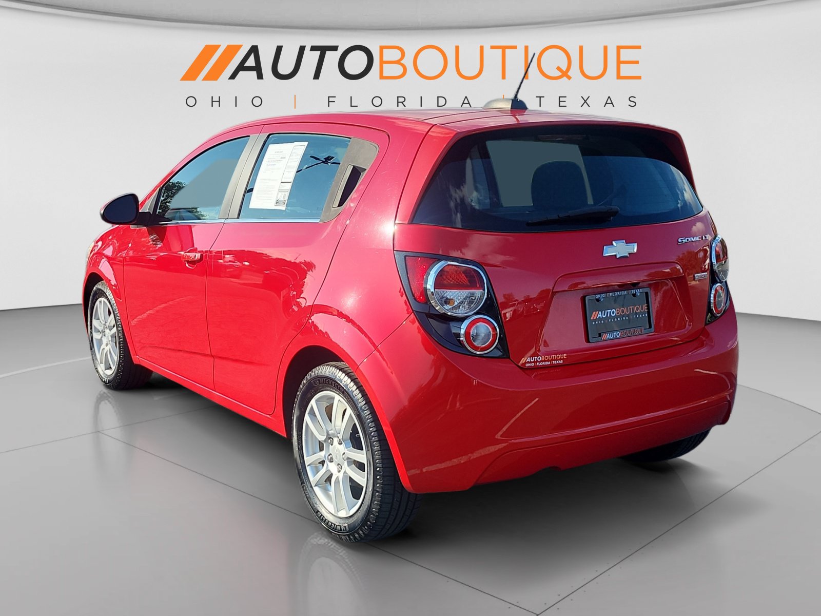 Used 2015 Chevrolet Sonic LT w/ Fun and Sun Package FWD image 3