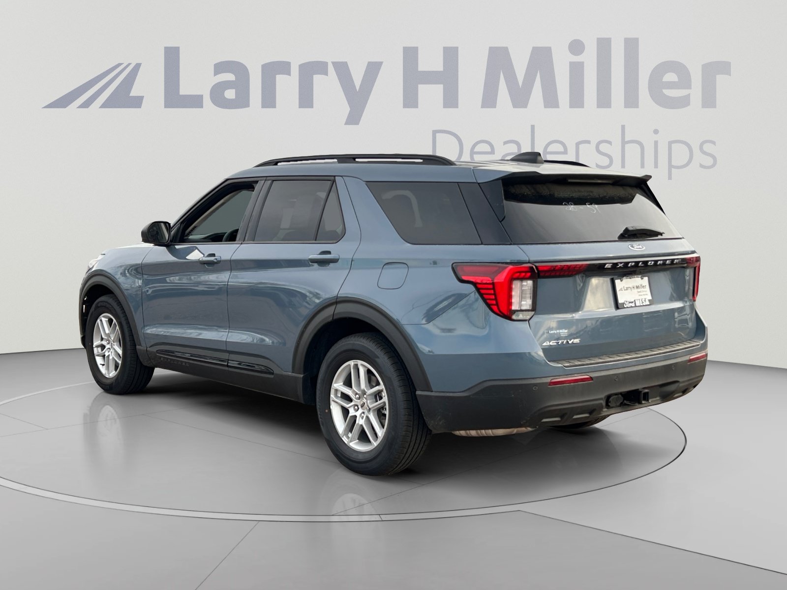 New 2026 Ford Explorer Active RWD image 3