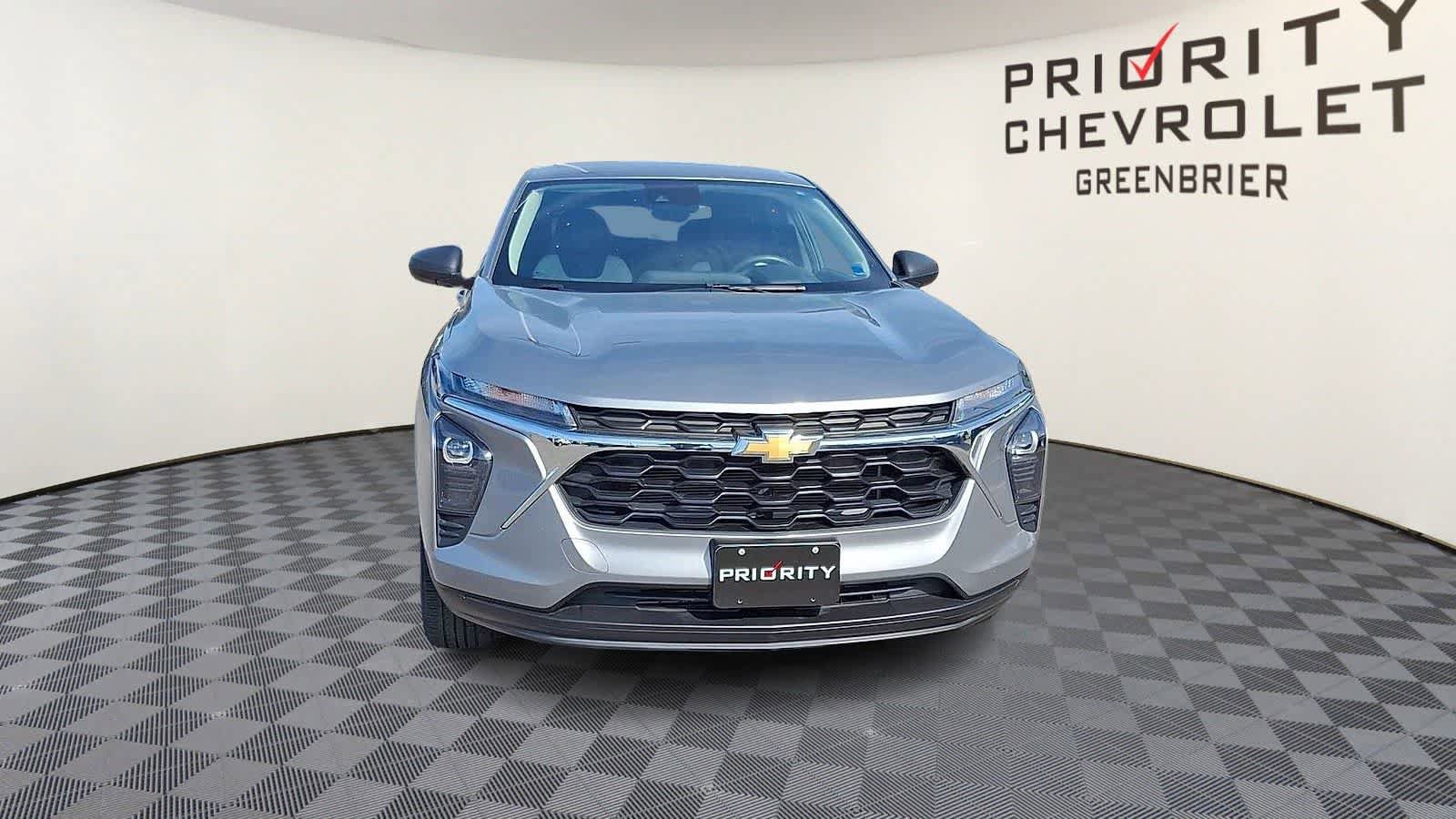 Used 2024 Chevrolet Trax LS w/ Driver Confidence Package FWD image 3