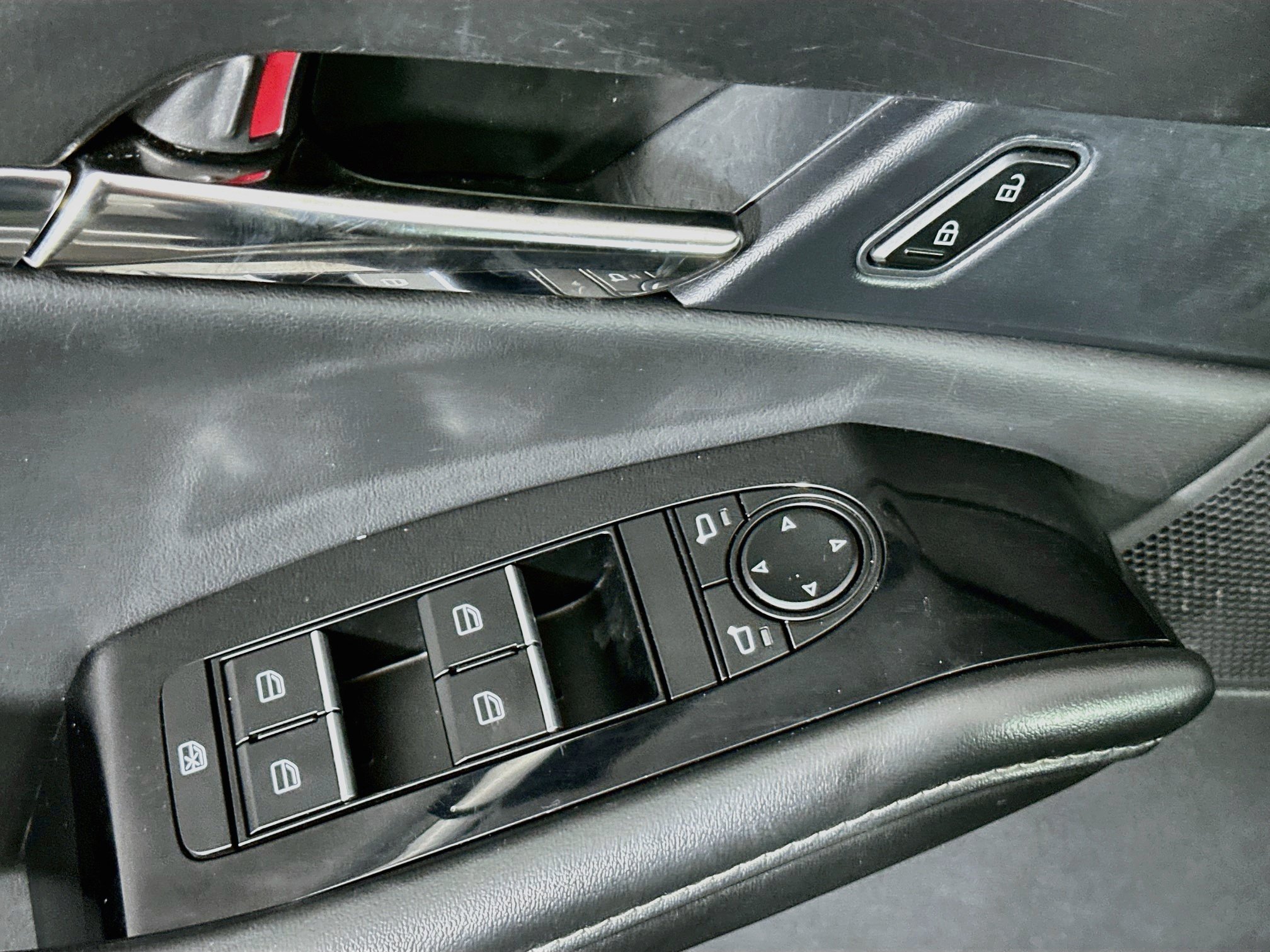 Used 2025 MAZDA CX-30 AWD 2.5 S w/ Preferred Package image 15