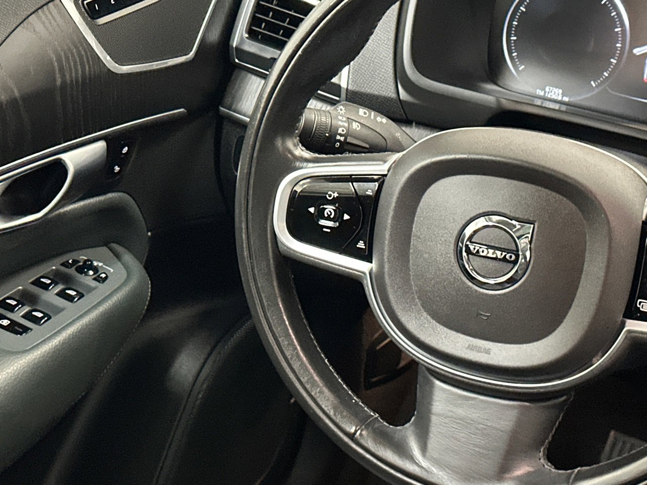 Used 2020 Volvo XC90 T6 Momentum w/ Protection Package Premier image 22