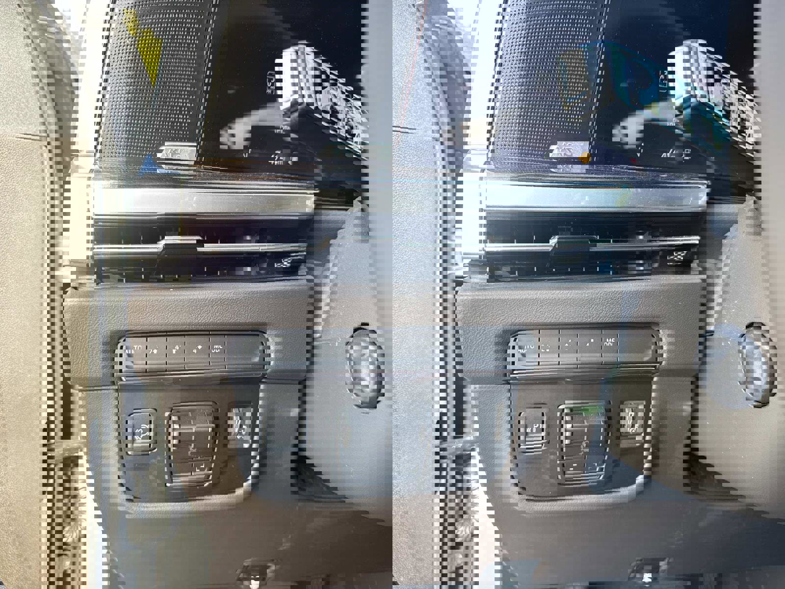 New 2025 Cadillac Escalade ESV Premium Luxury image 32