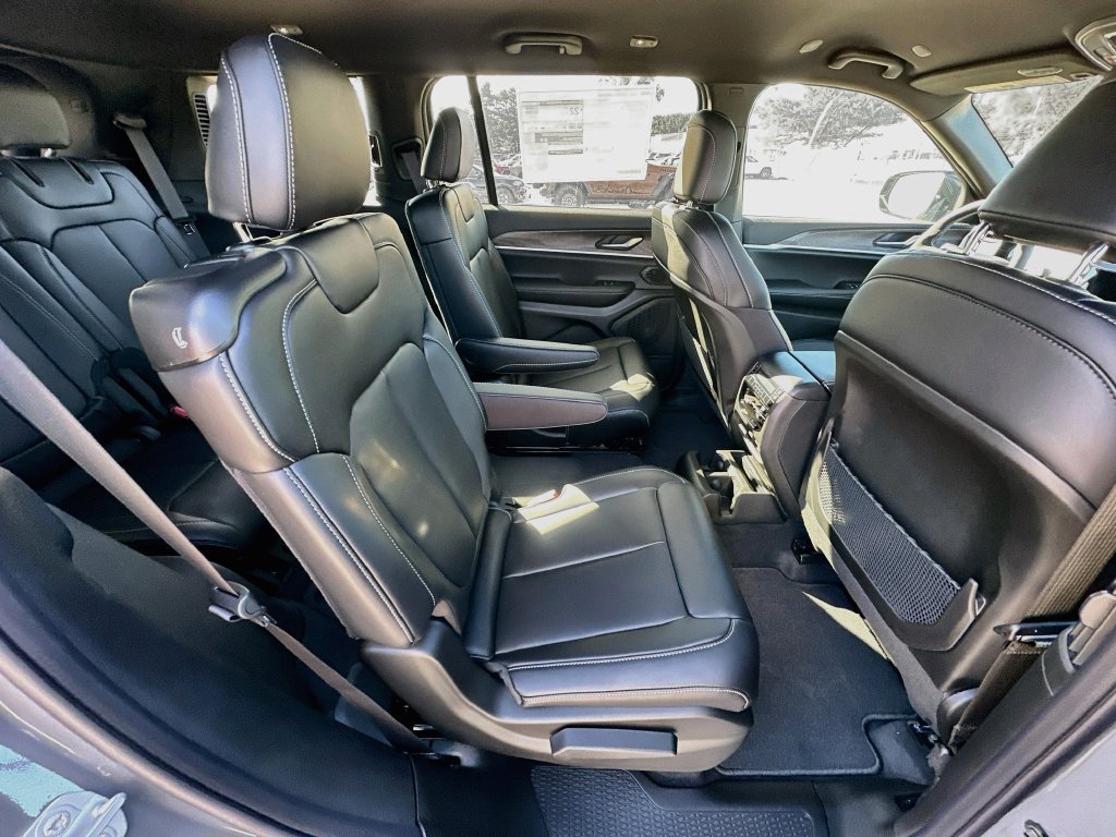 New 2027 Jeep Grand Cherokee L Limited AWD/4WD image 34