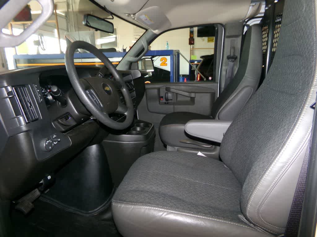 Used 2025 Chevrolet Express 2500 w/ Driver Convenience Package RWD image 5