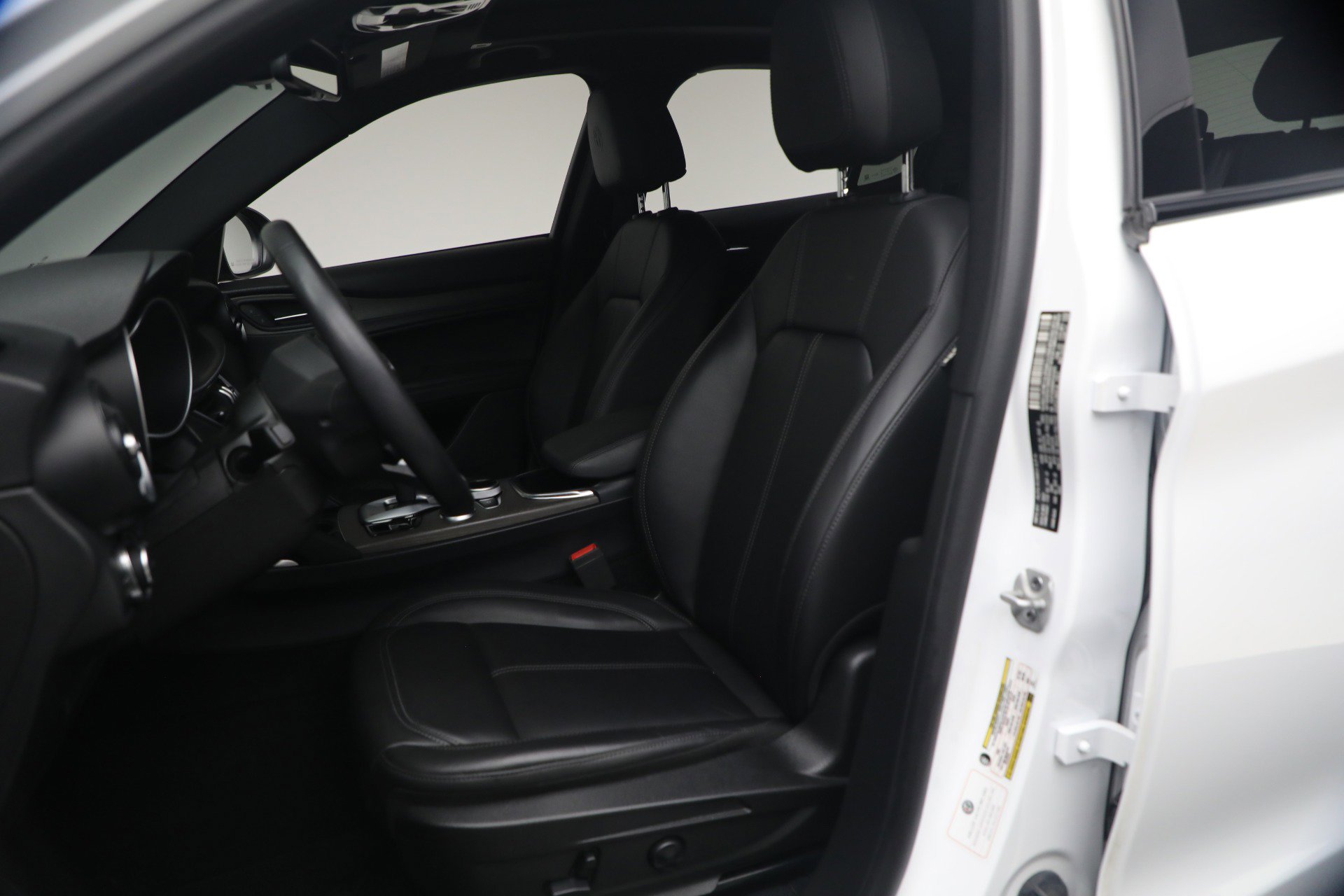 Used 2022 Alfa Romeo Stelvio Ti AWD/4WD image 15