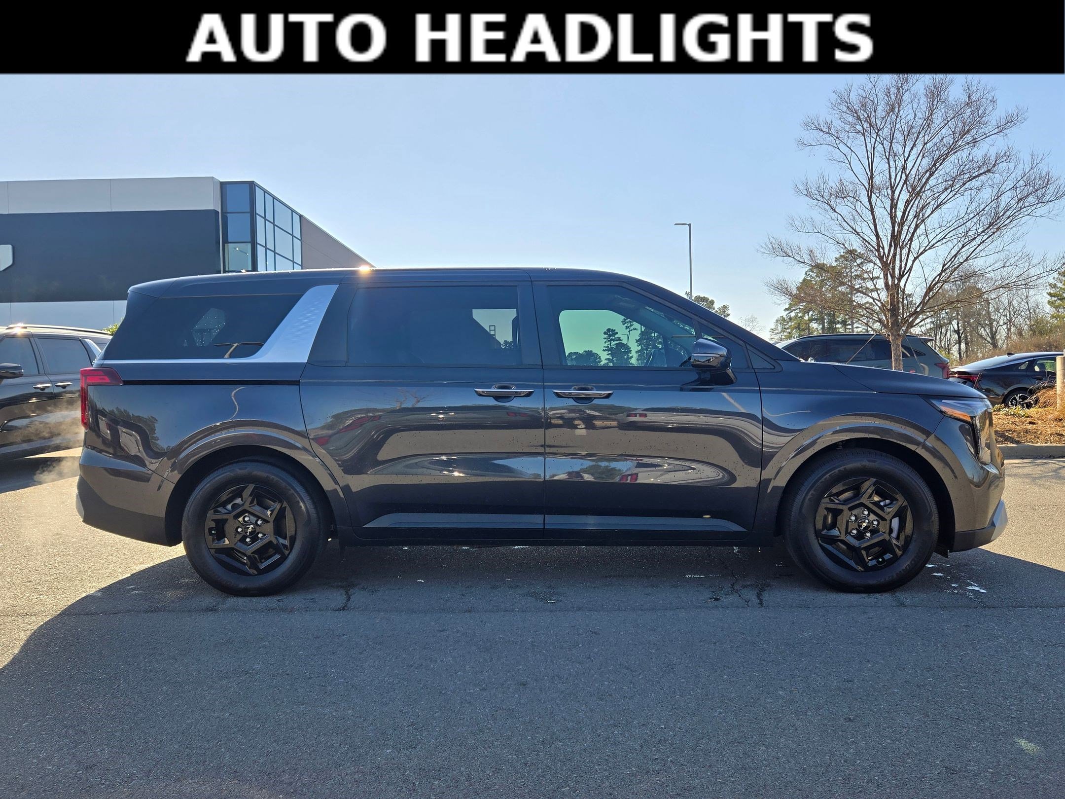 Certified 2025 Kia Carnival image 8