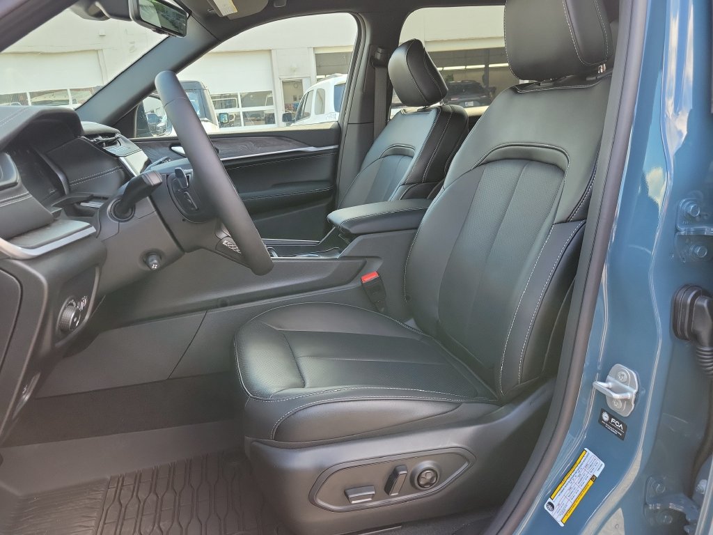 New 2026 Jeep Grand Cherokee L Limited AWD/4WD image 13