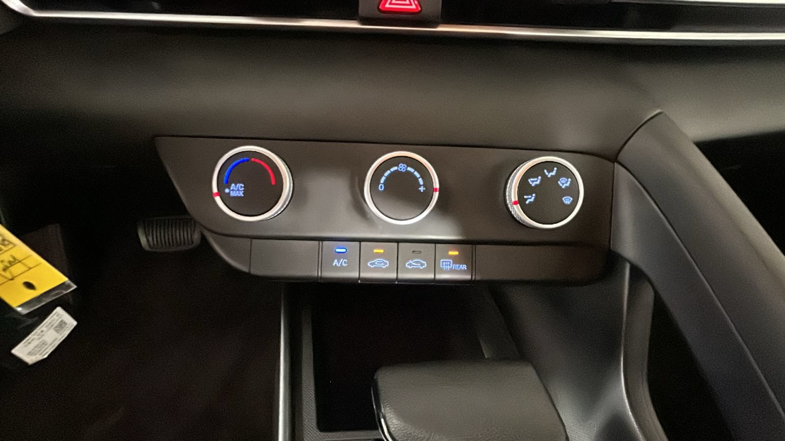 Certified 2024 Hyundai Elantra SE FWD image 25