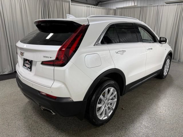 Used 2022 Cadillac XT4 Luxury w/ Cold Weather Package AWD/4WD image 4