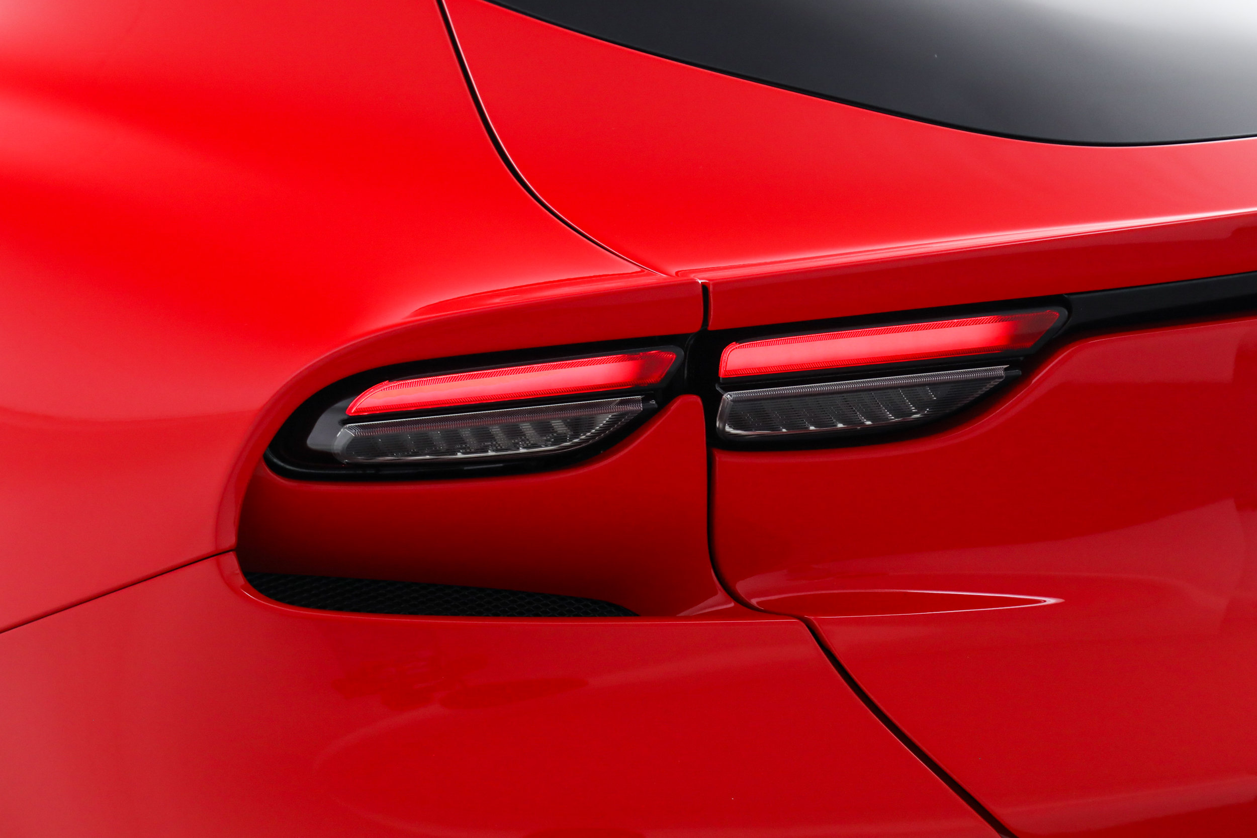 Certified 2026 Ferrari Purosangue AWD/4WD image 17