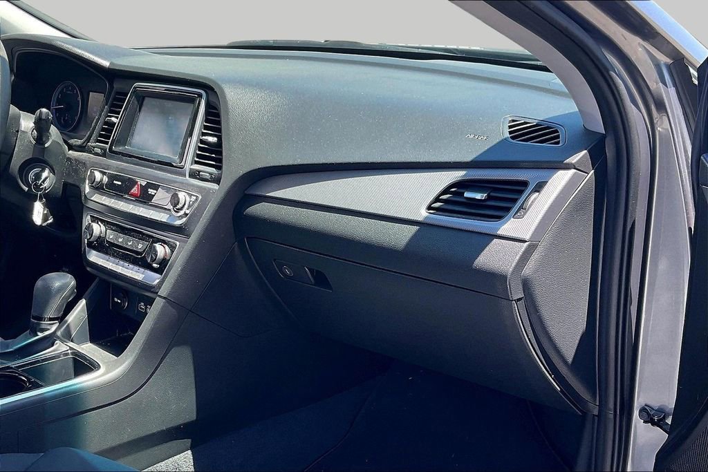 Used 2018 Hyundai Sonata SE FWD image 16