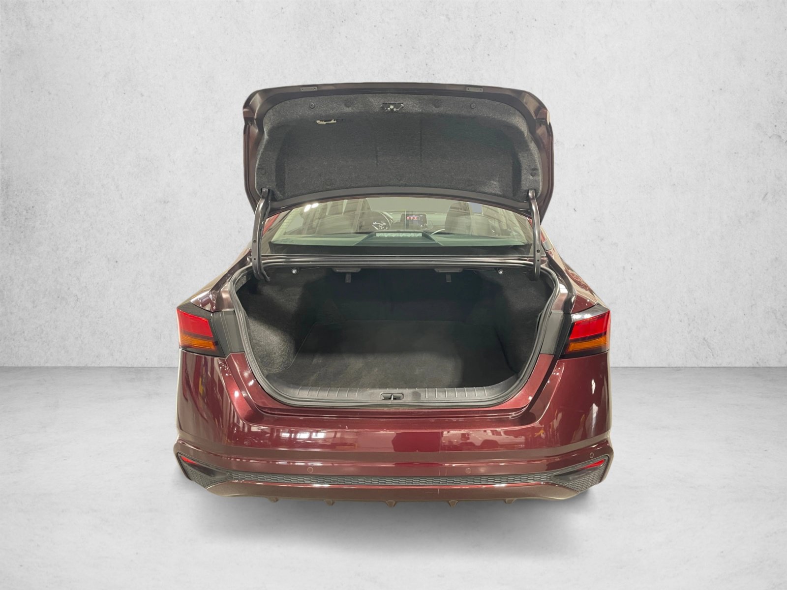 Used 2025 Nissan Altima 2.5 SV FWD image 23