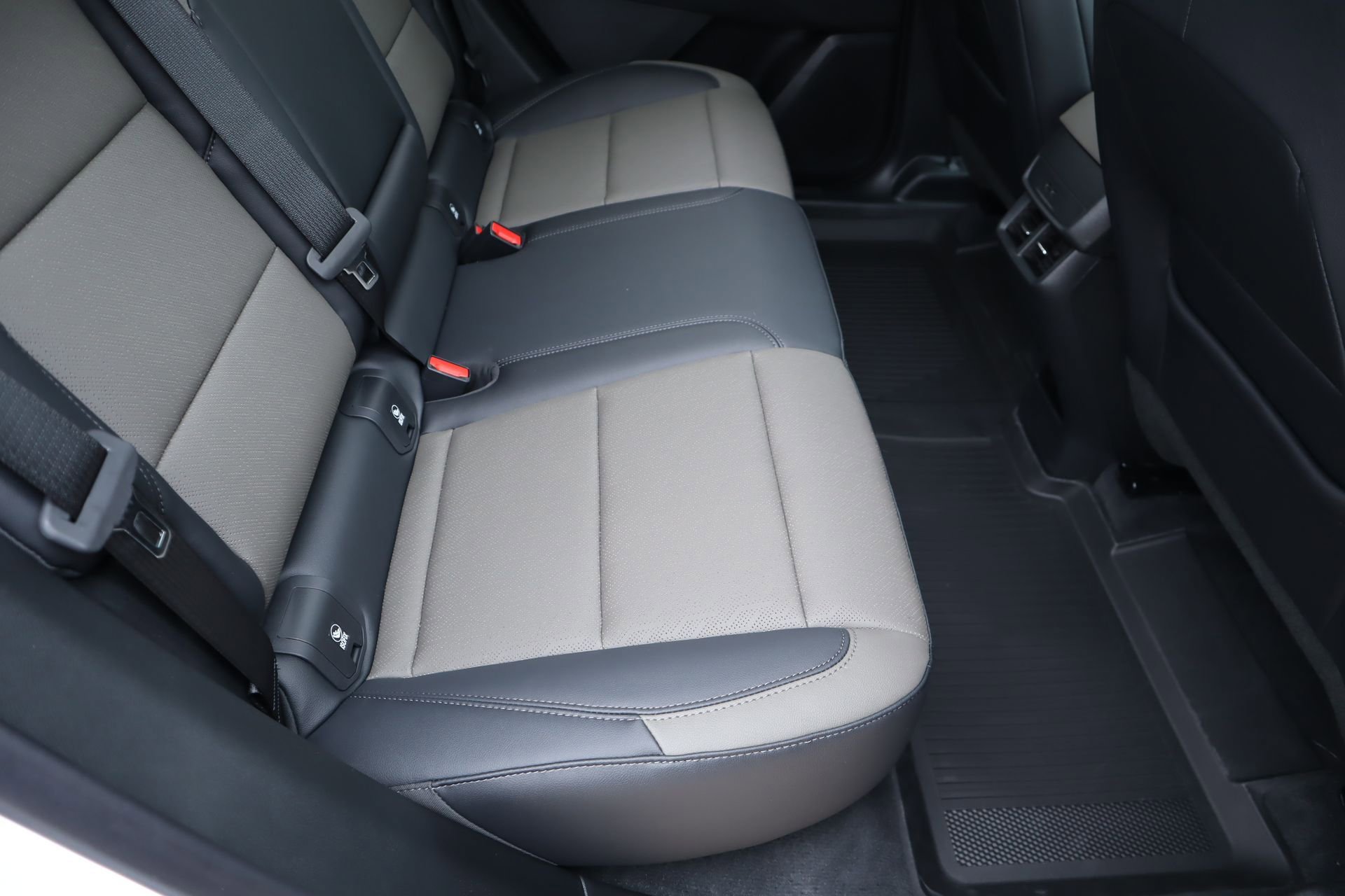 New 2026 Chevrolet Equinox LT w/ Convenience Package II AWD/4WD image 18