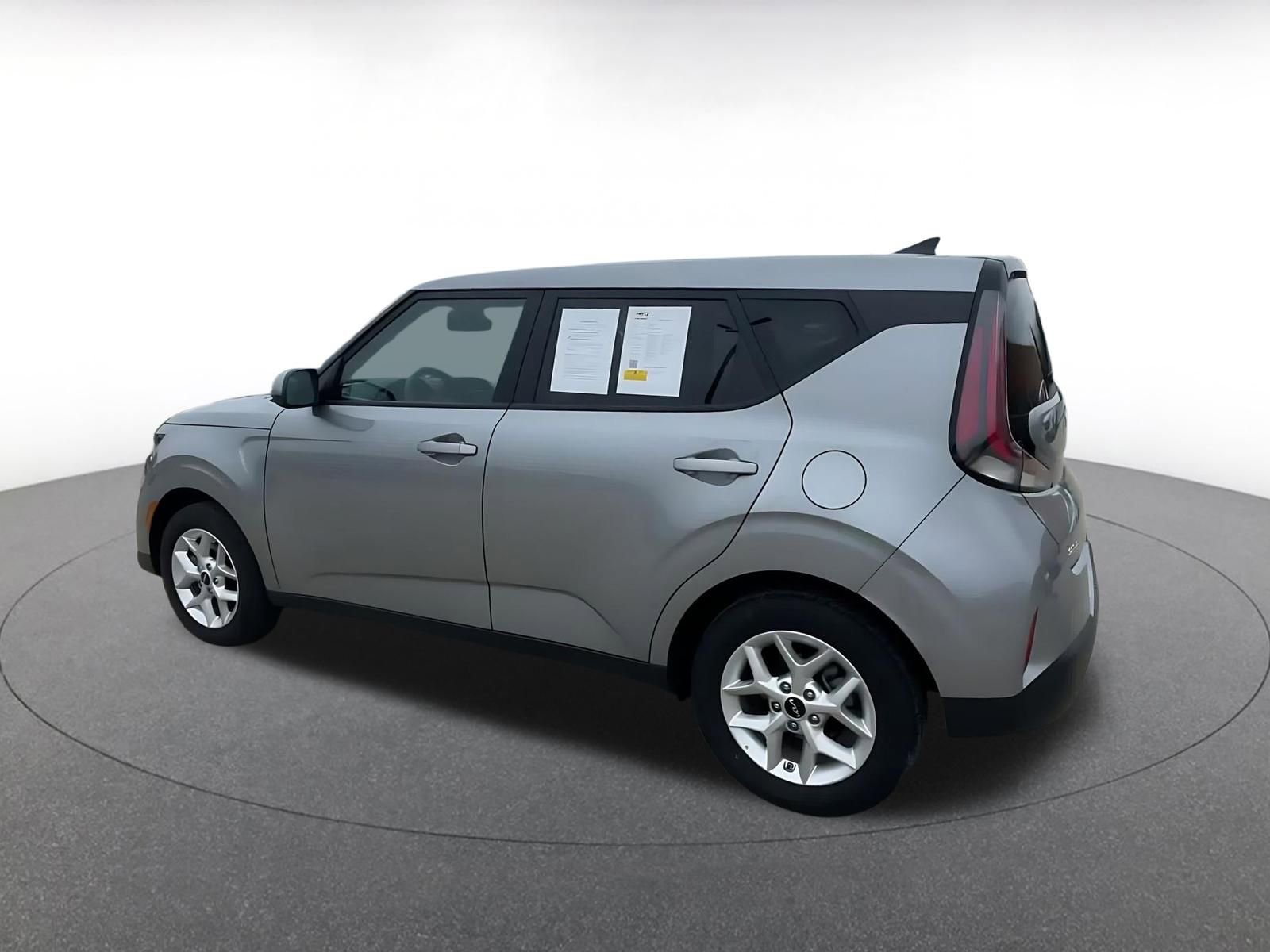 Used 2025 Kia Soul LX w/ LX Technology Package image 10