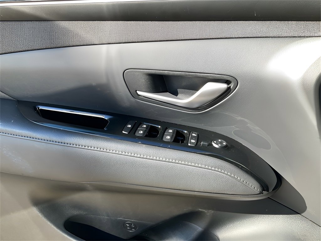 Certified 2022 Hyundai Tucson Limited w/ Cargo Package image 18