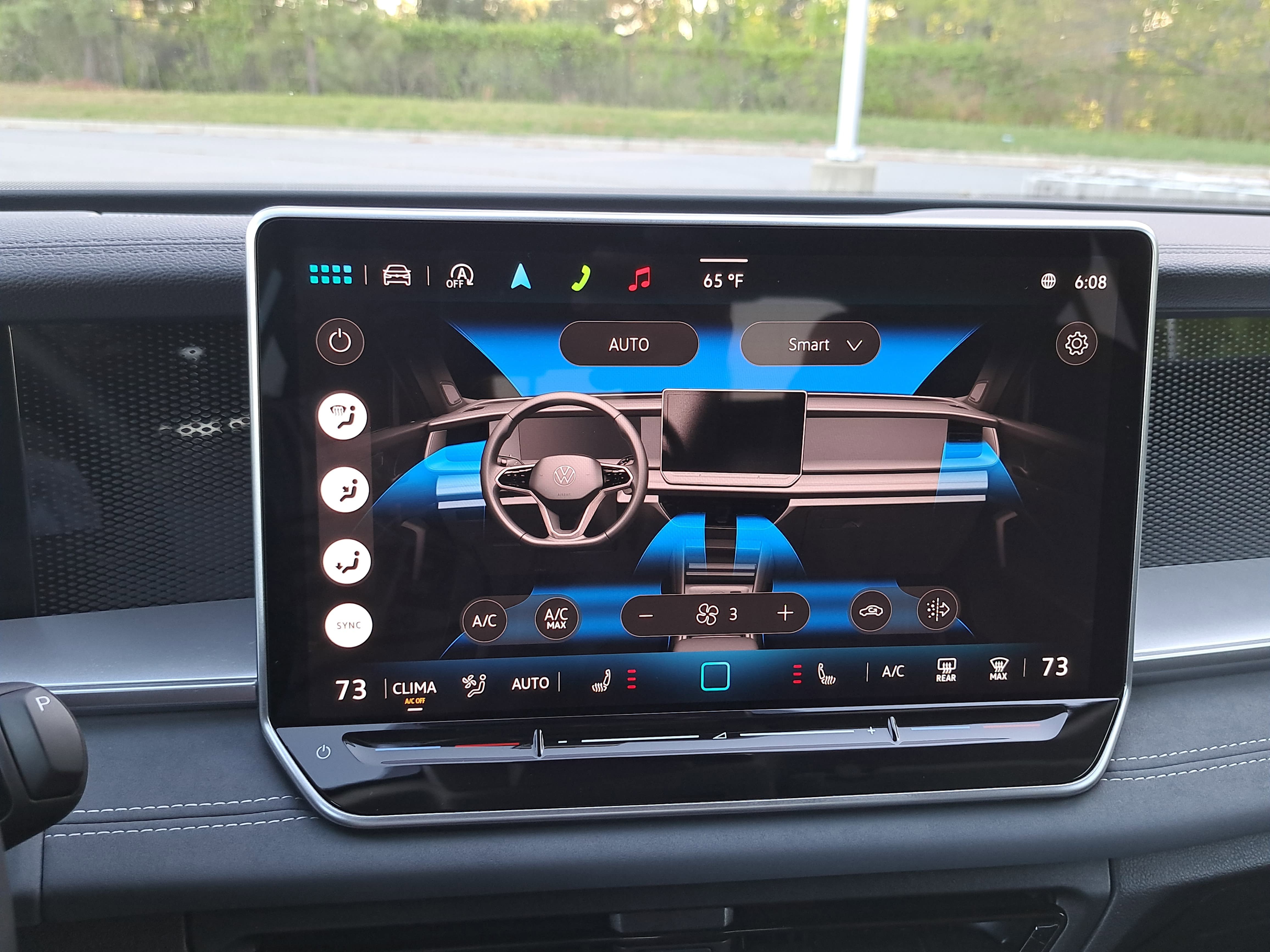 Used 2025 Volkswagen Tiguan SE AWD/4WD image 21