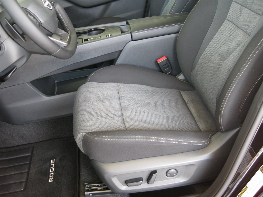 Used 2026 Nissan Rogue SV FWD image 20