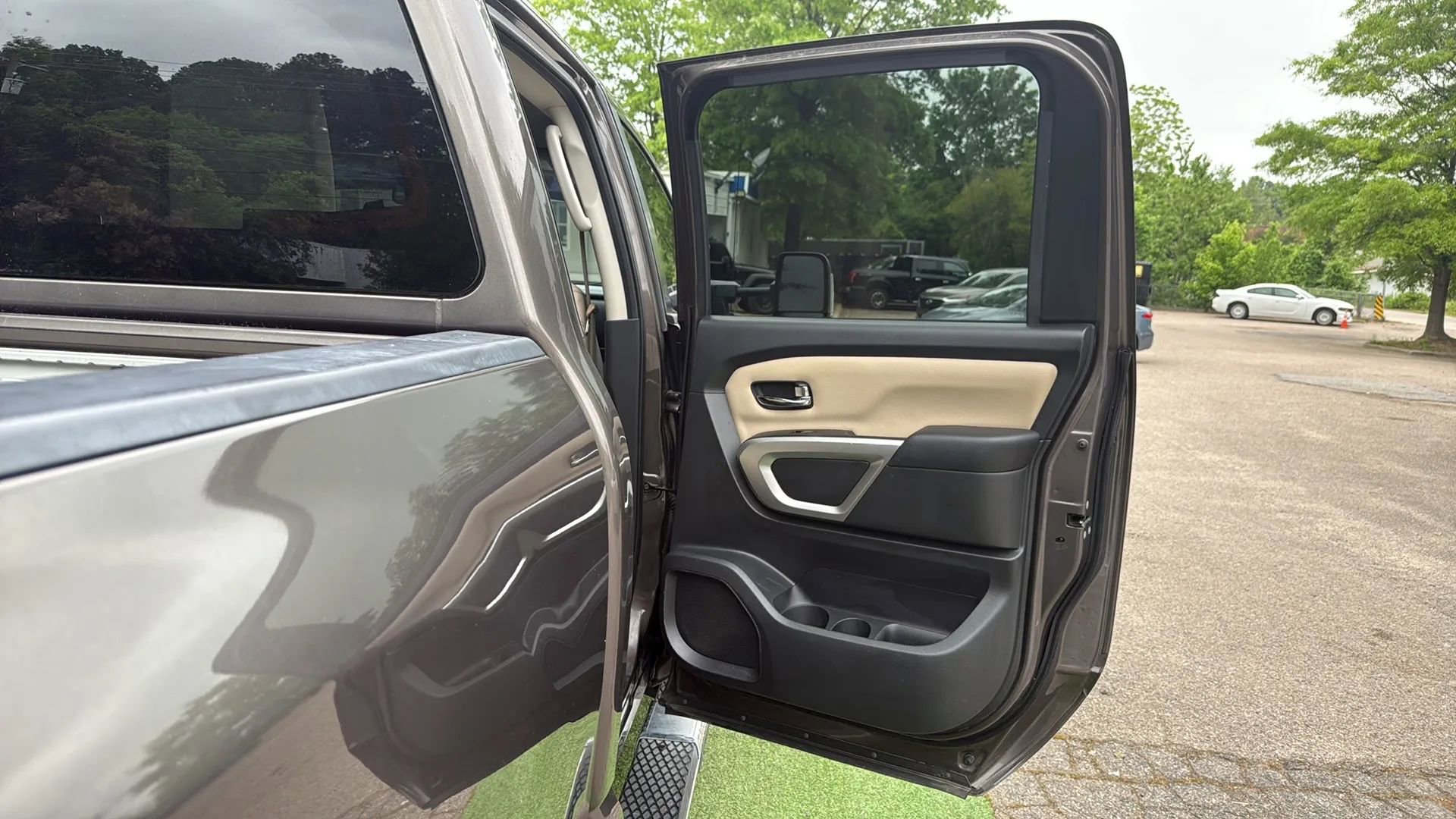 Used 2016 Nissan Titan SV RWD image 23
