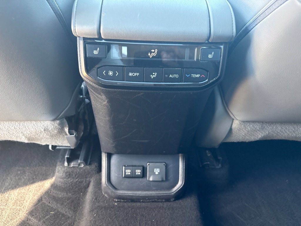 Used 2020 Toyota Highlander Platinum AWD/4WD image 22