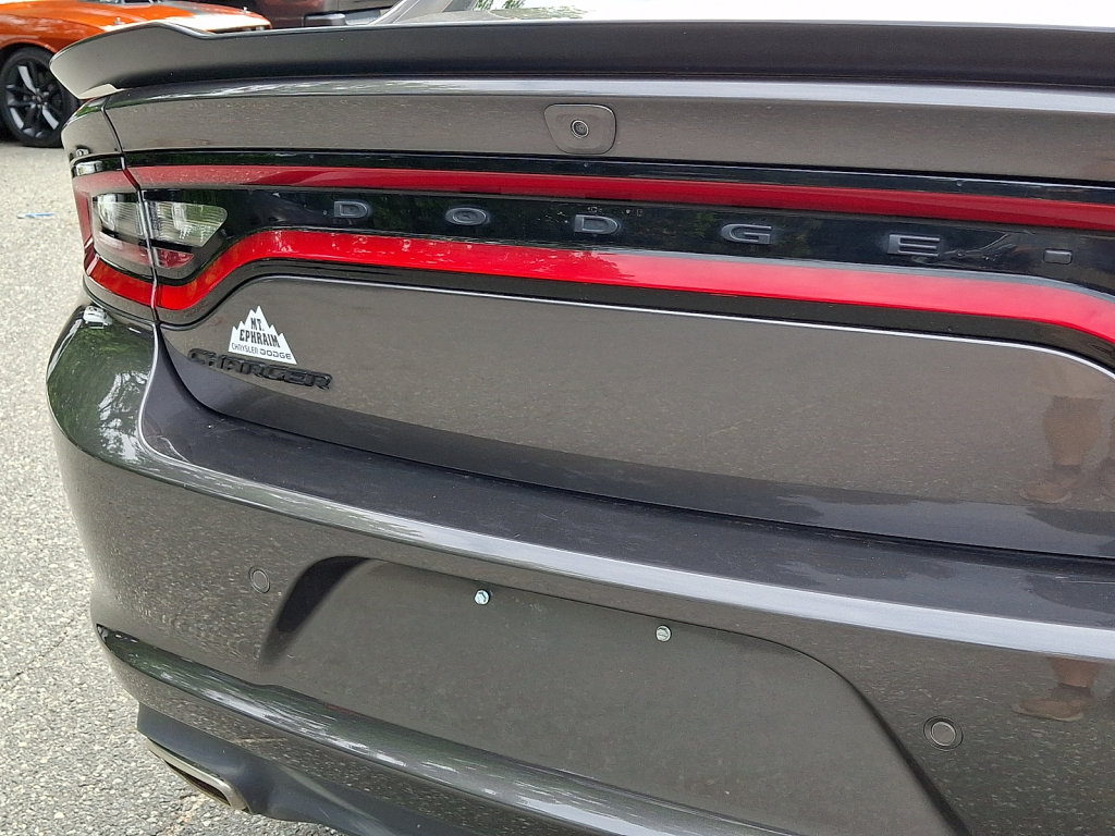 Used 2022 Dodge Charger SXT w/ Blacktop Package RWD image 17