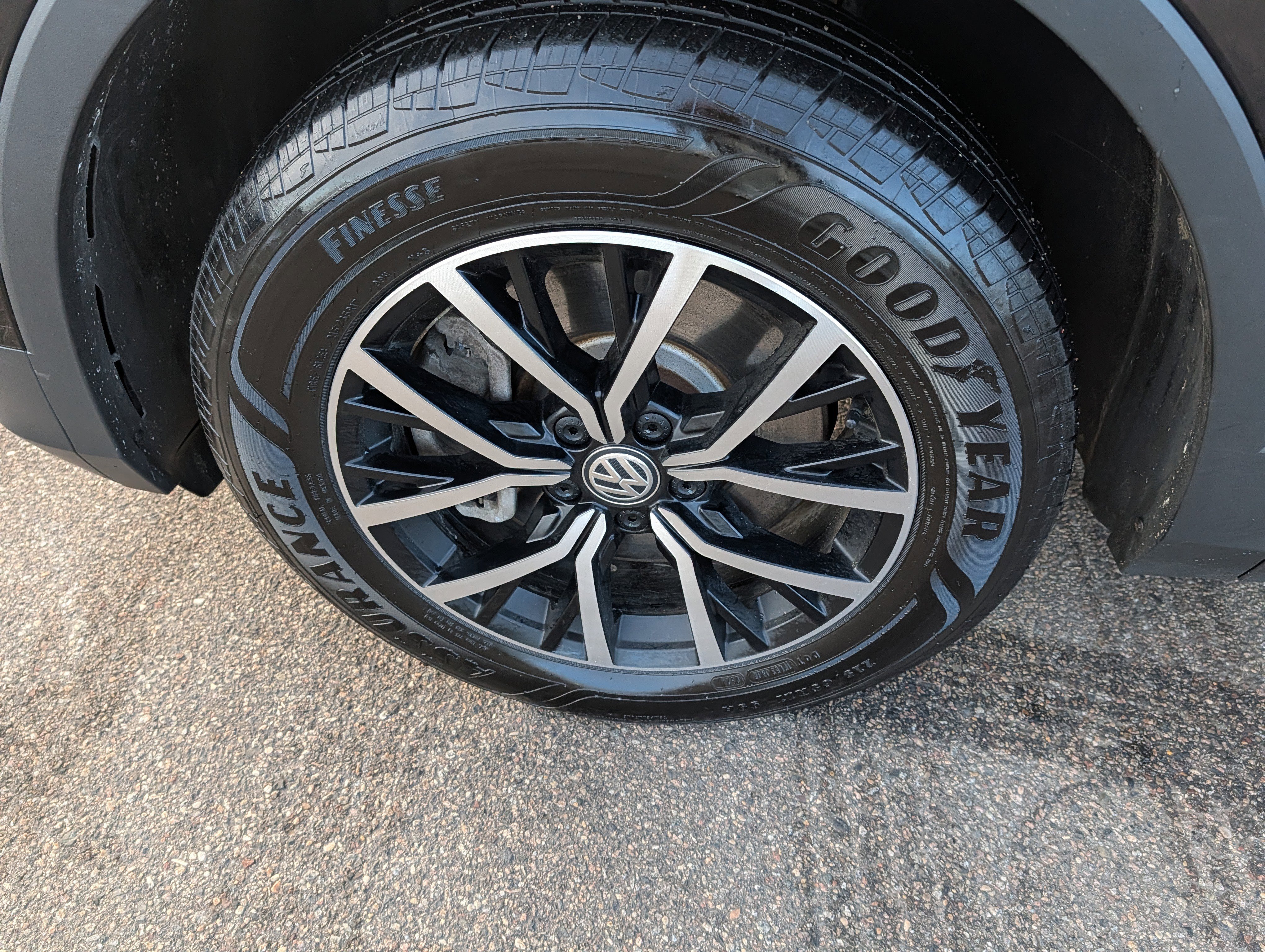 Used 2021 Volkswagen Tiguan SE image 15