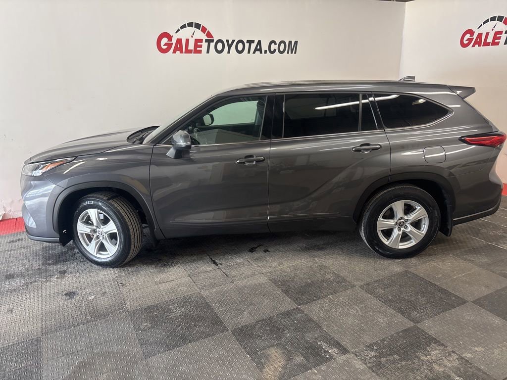 Used 2021 Toyota Highlander LE image 8