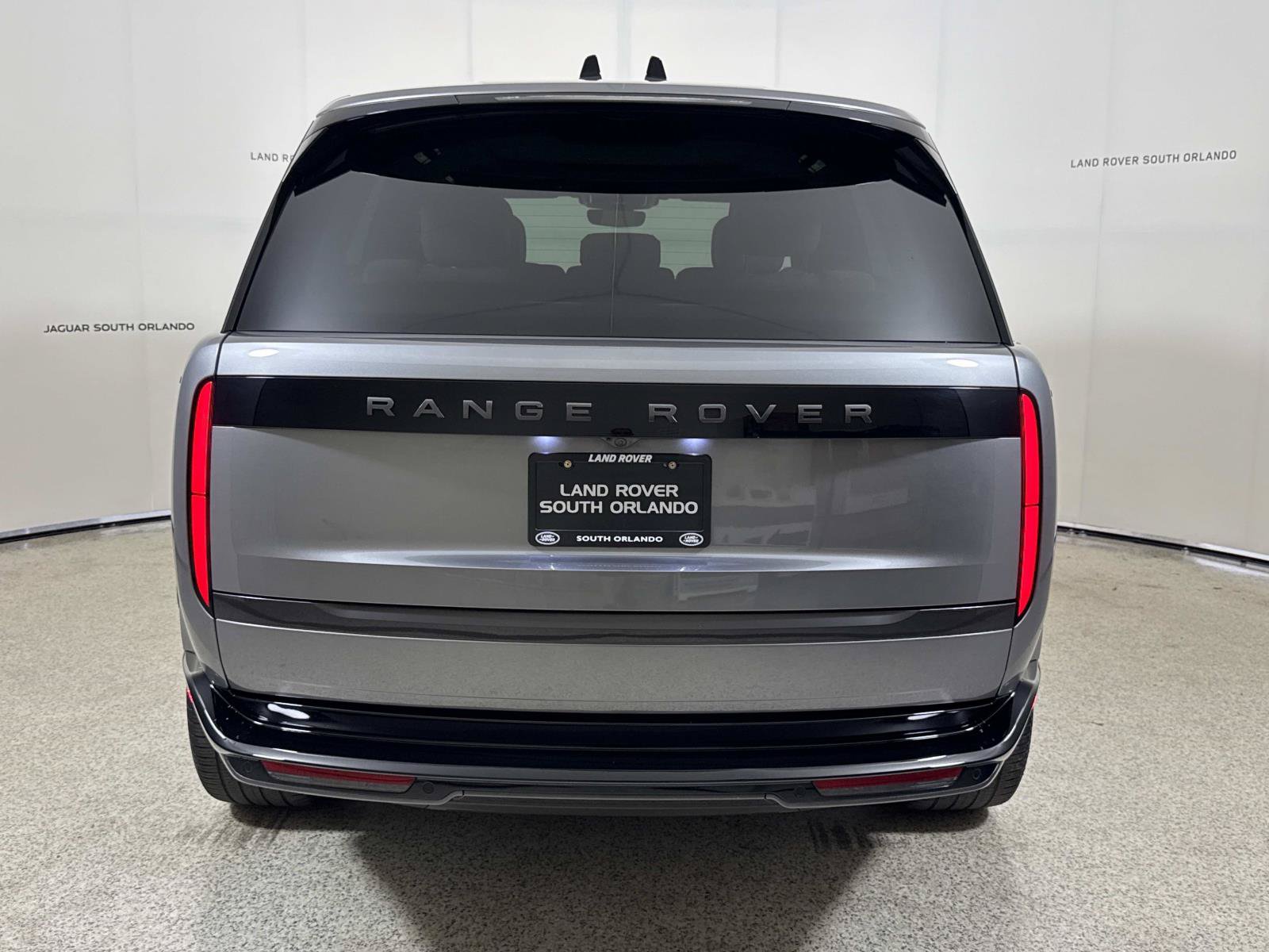 Used 2024 Land Rover Range Rover SE AWD/4WD image 4