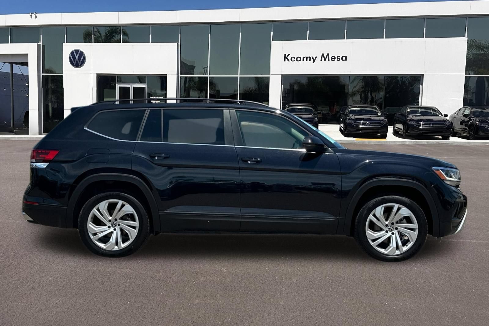 Used 2023 Volkswagen Atlas SE FWD image 3