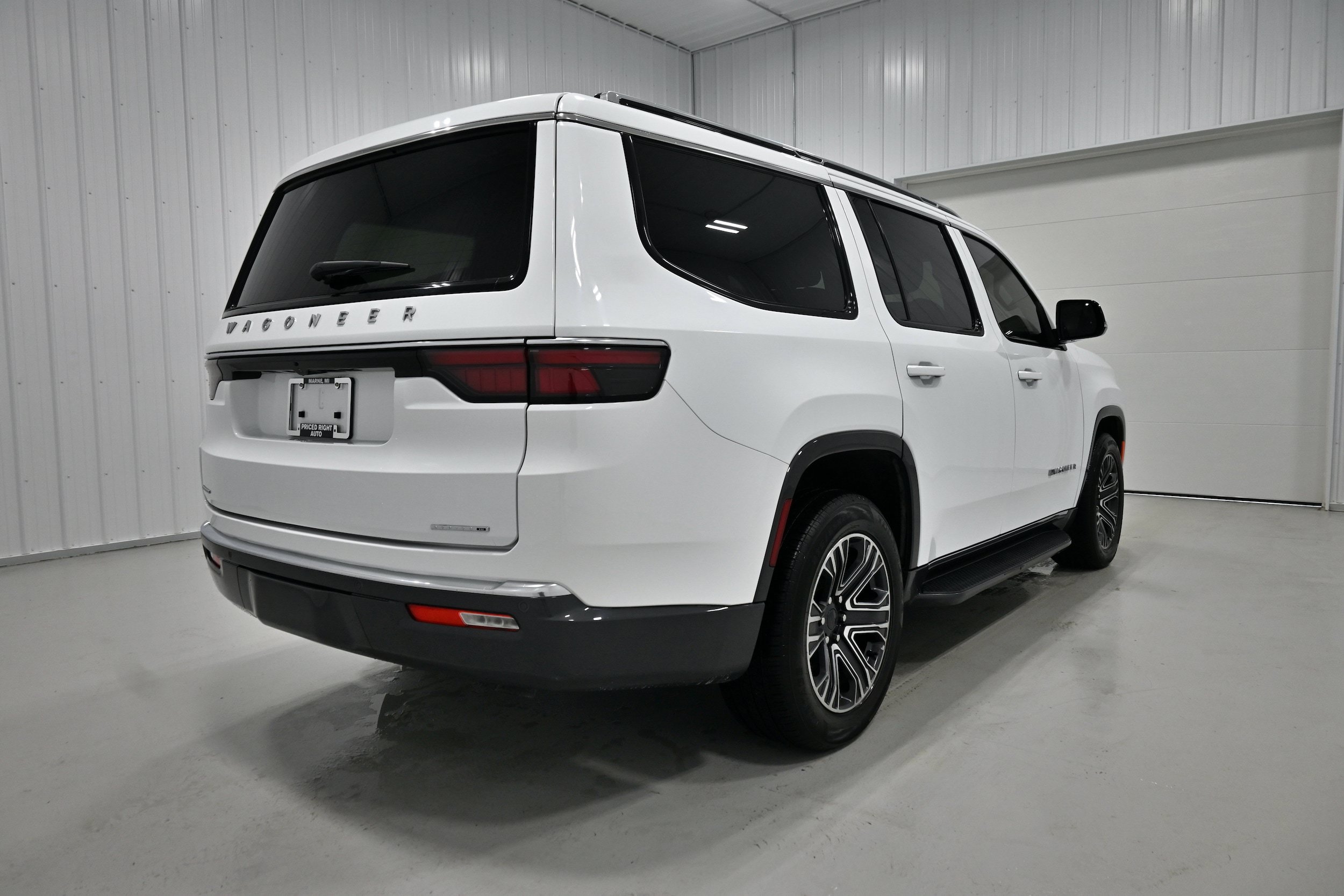 Used 2022 Jeep Wagoneer Series III AWD/4WD image 40