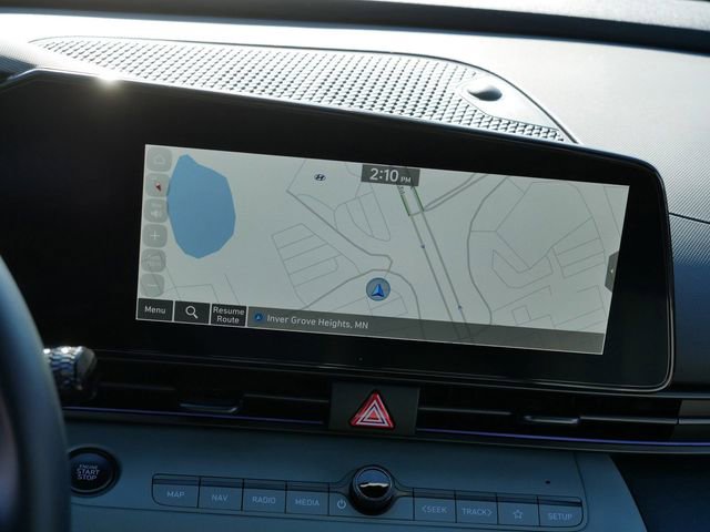 Used 2024 Hyundai Elantra Limited image 31