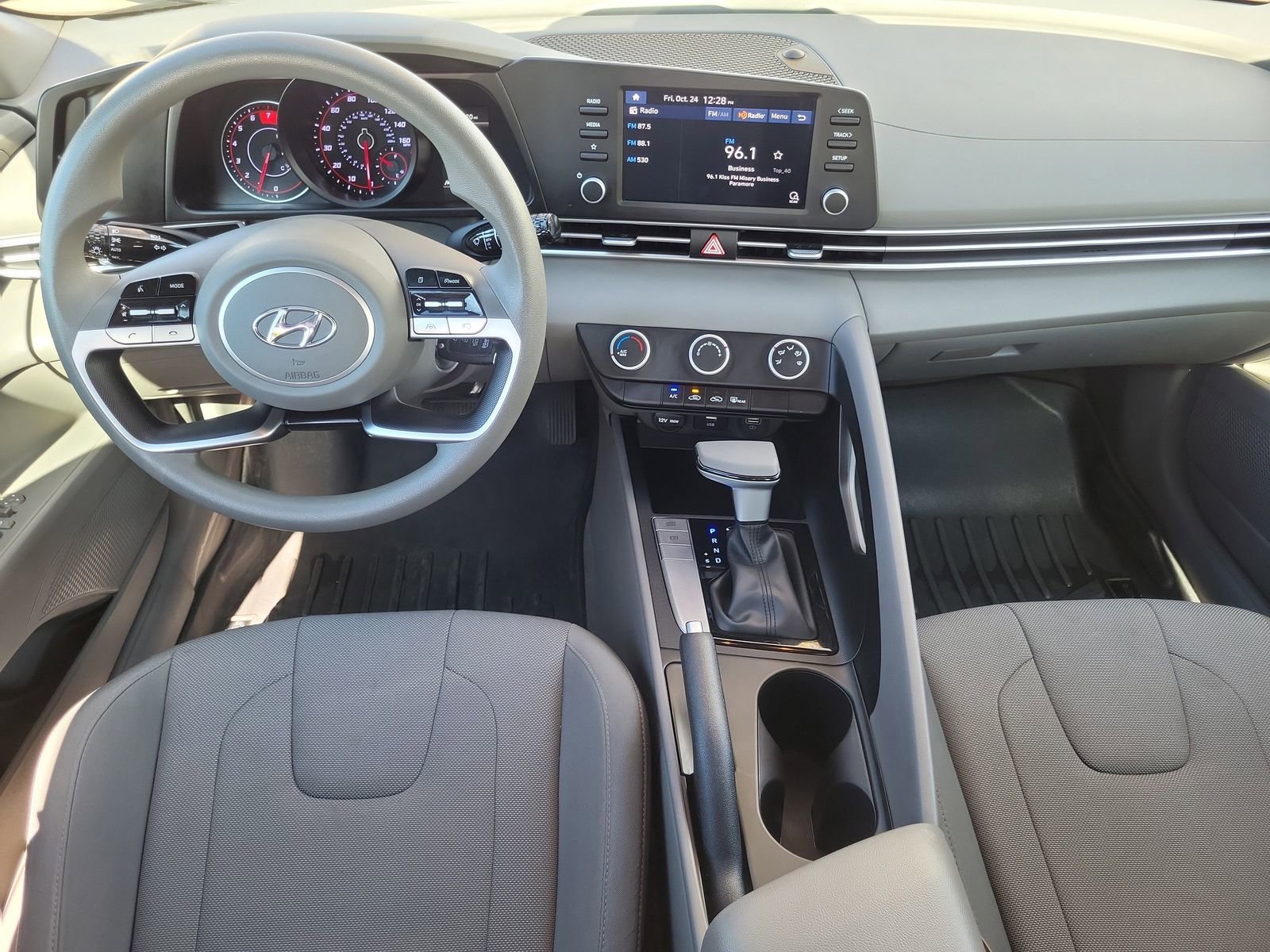 Used 2023 Hyundai Elantra SE image 24