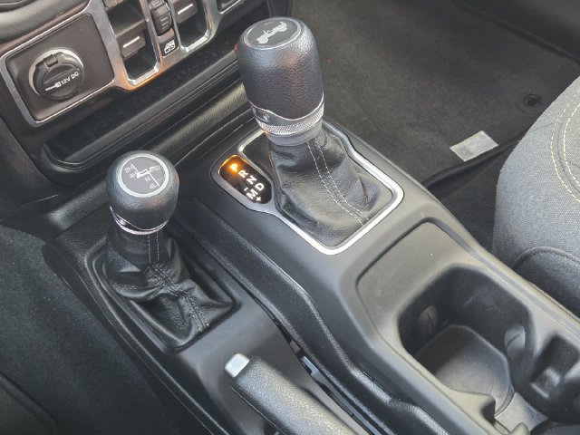 Used 2026 Jeep Wrangler Unlimited Sahara AWD/4WD image 25