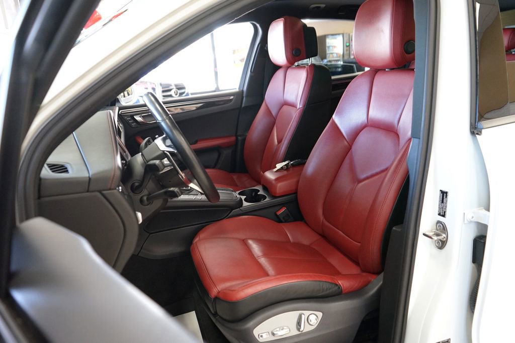 Used 2015 Porsche Macan S w/ Premium Package Plus image 3