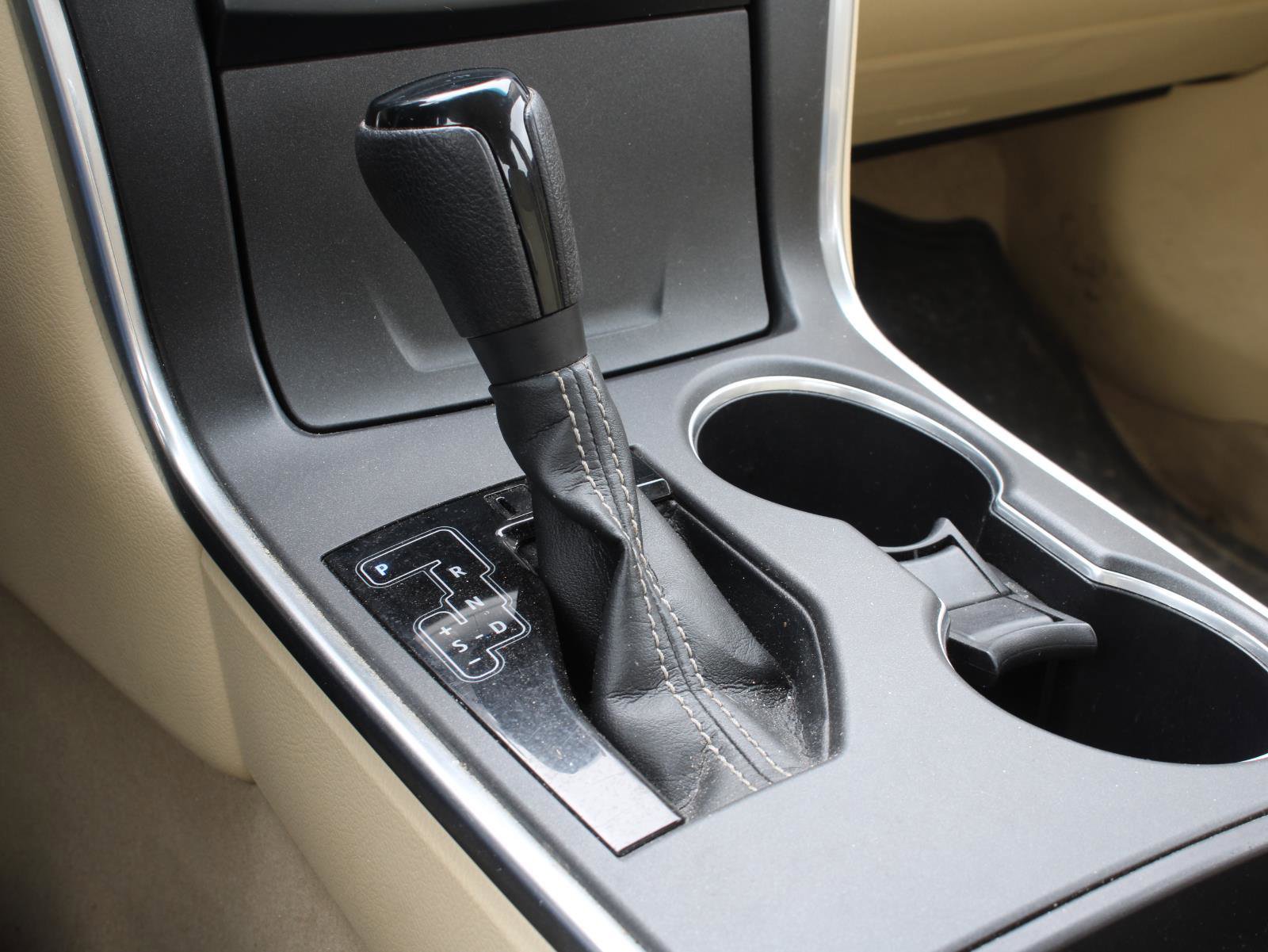 Used 2015 Toyota Camry LE image 12