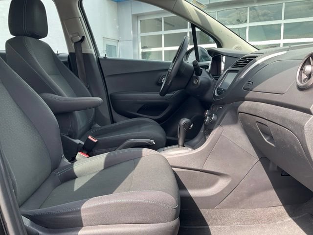 Used 2015 Chevrolet Trax LS w/ LPO, Cargo Package AWD/4WD image 17