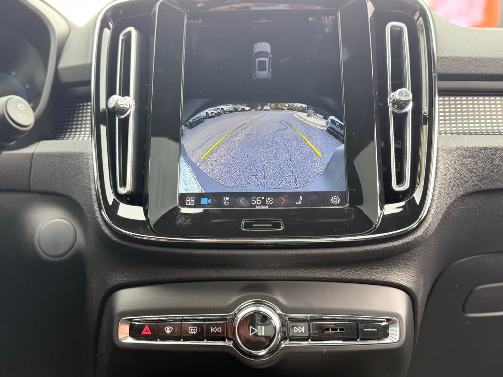 Used 2021 Volvo XC40 P8 Recharge w/ Advanced Package image 33