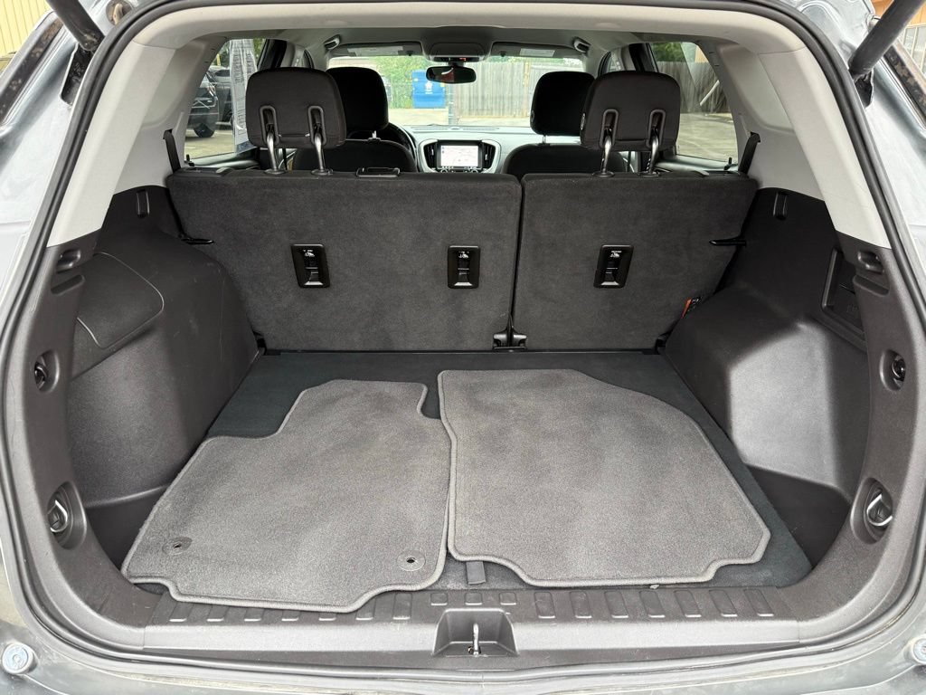 Used 2019 GMC Terrain SLE w/ Driver Convenience Package FWD image 16