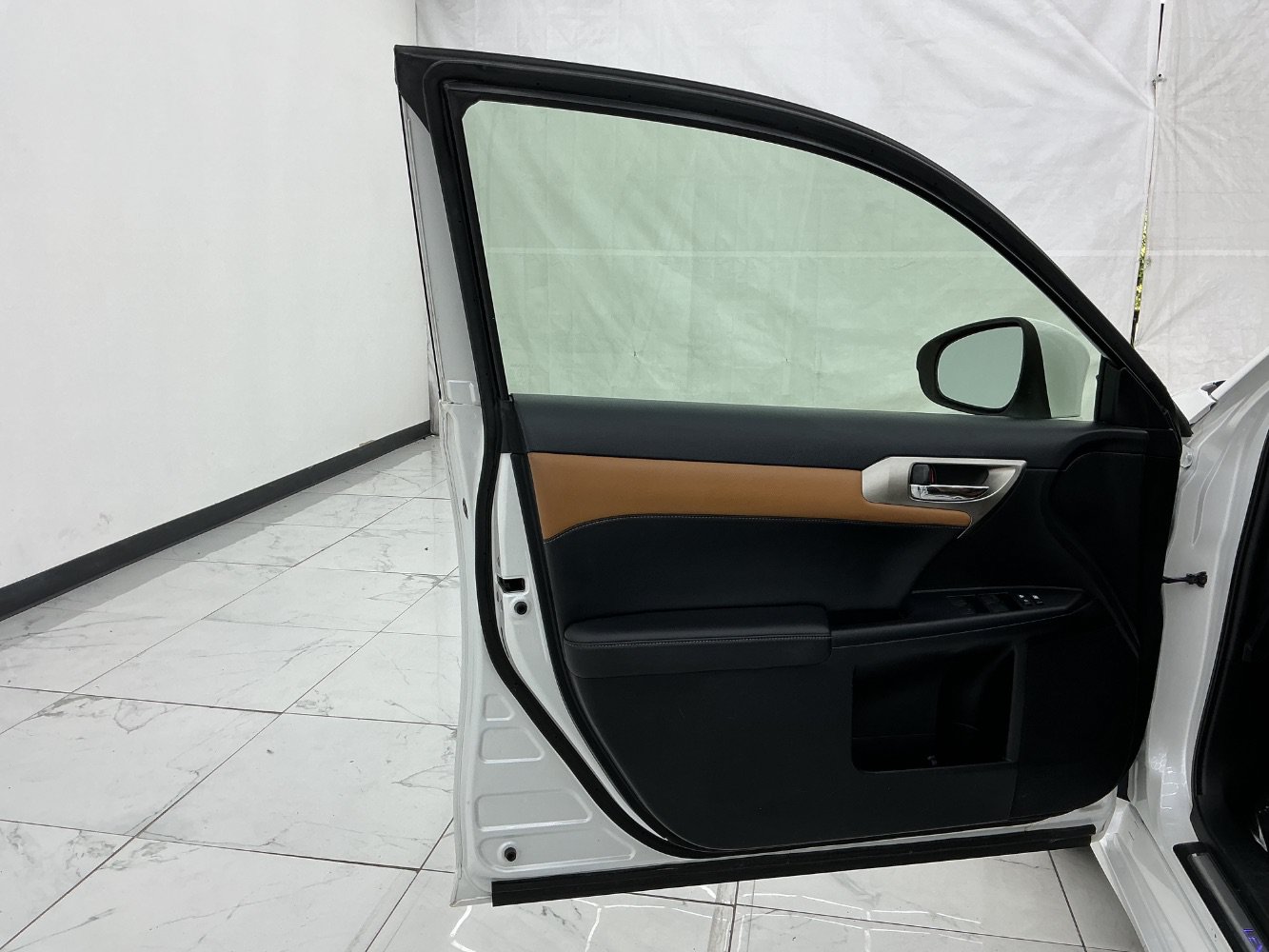 Used 2015 Lexus CT 200h FWD image 18