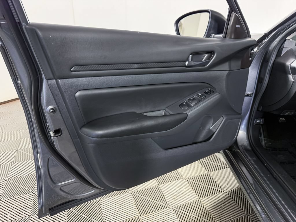 Certified 2025 Nissan Altima 2.5 S FWD image 40
