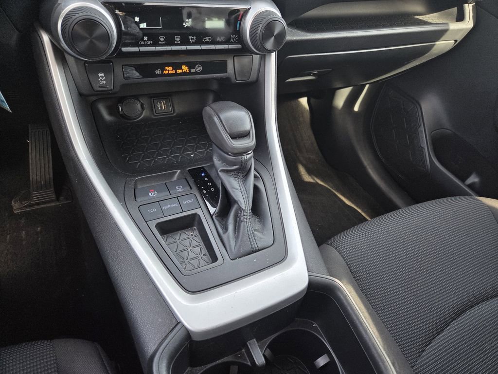 Used 2023 Toyota RAV4 LE image 11