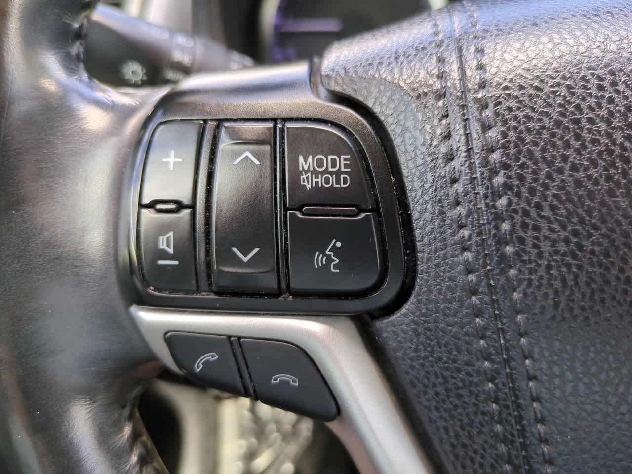 Certified 2019 Toyota Highlander Plus FWD image 23