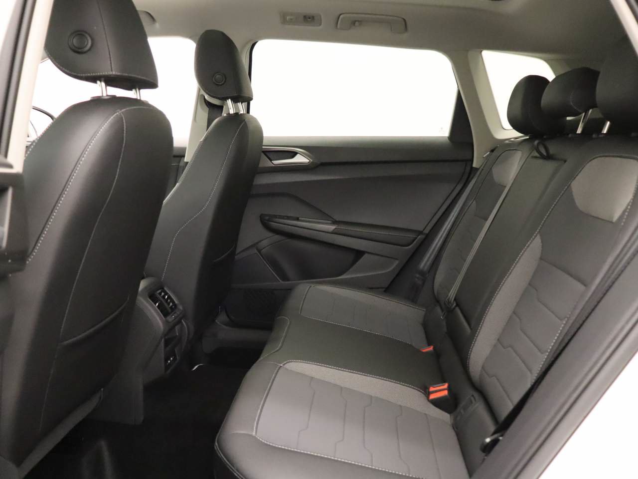 New 2026 Volkswagen Taos SE FWD image 15