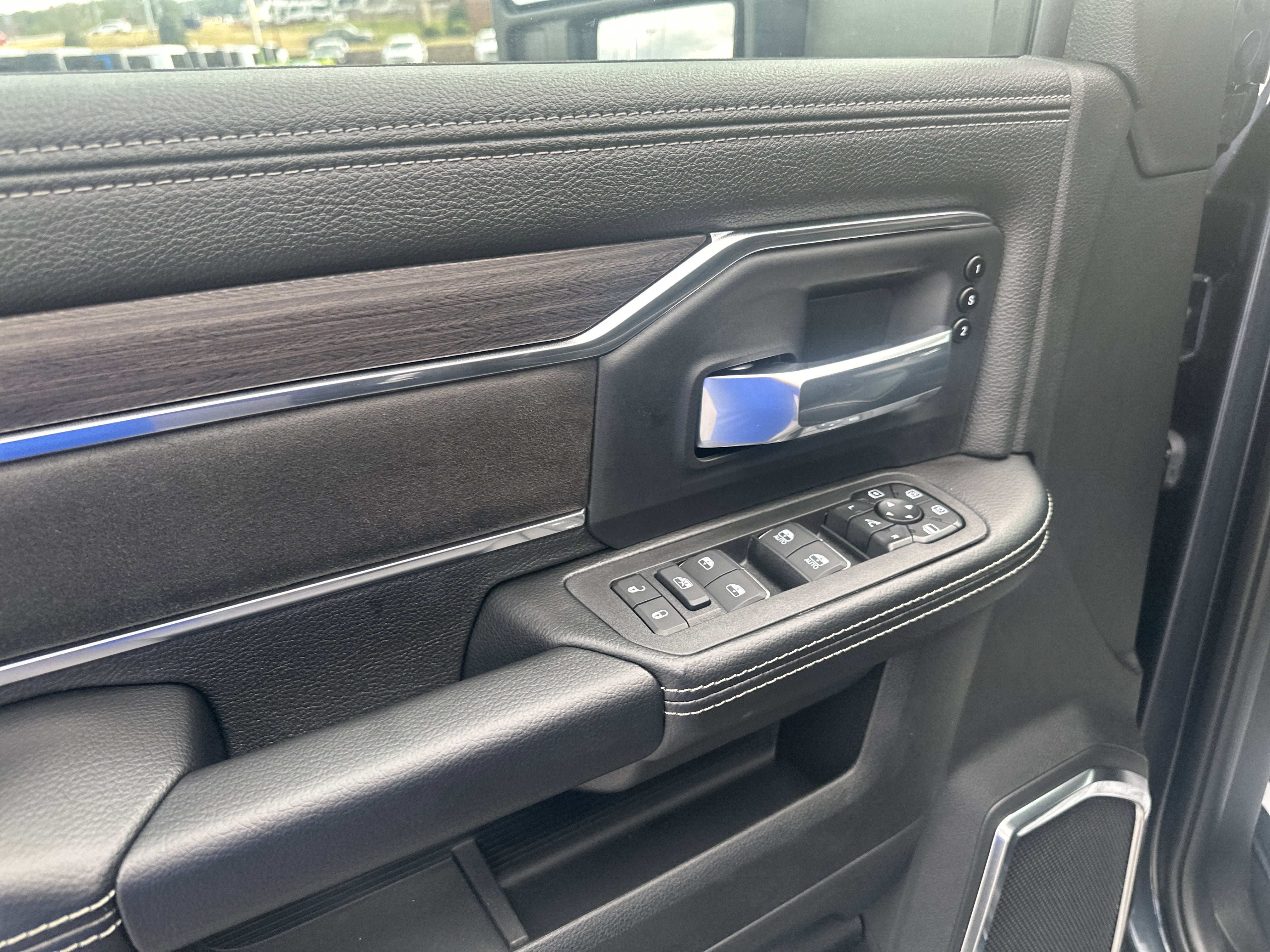New 2026 RAM 2500 Laramie AWD/4WD image 13