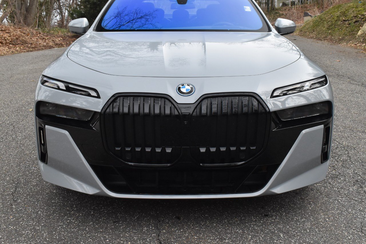 Used 2023 BMW i7 xDrive60 AWD/4WD image 39
